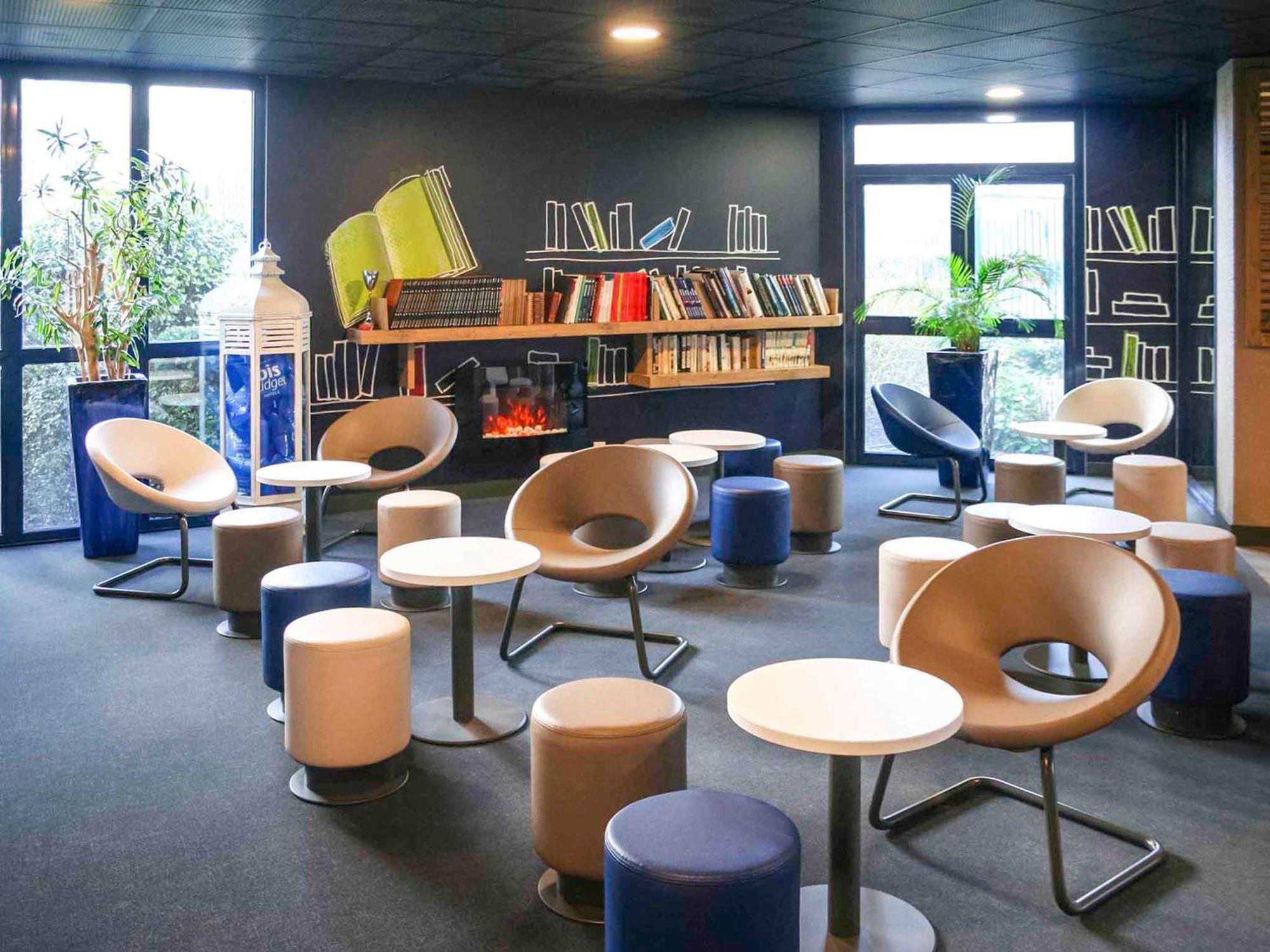 Ibis Budget Marne La Vallee Pontault Combault Экстерьер фото