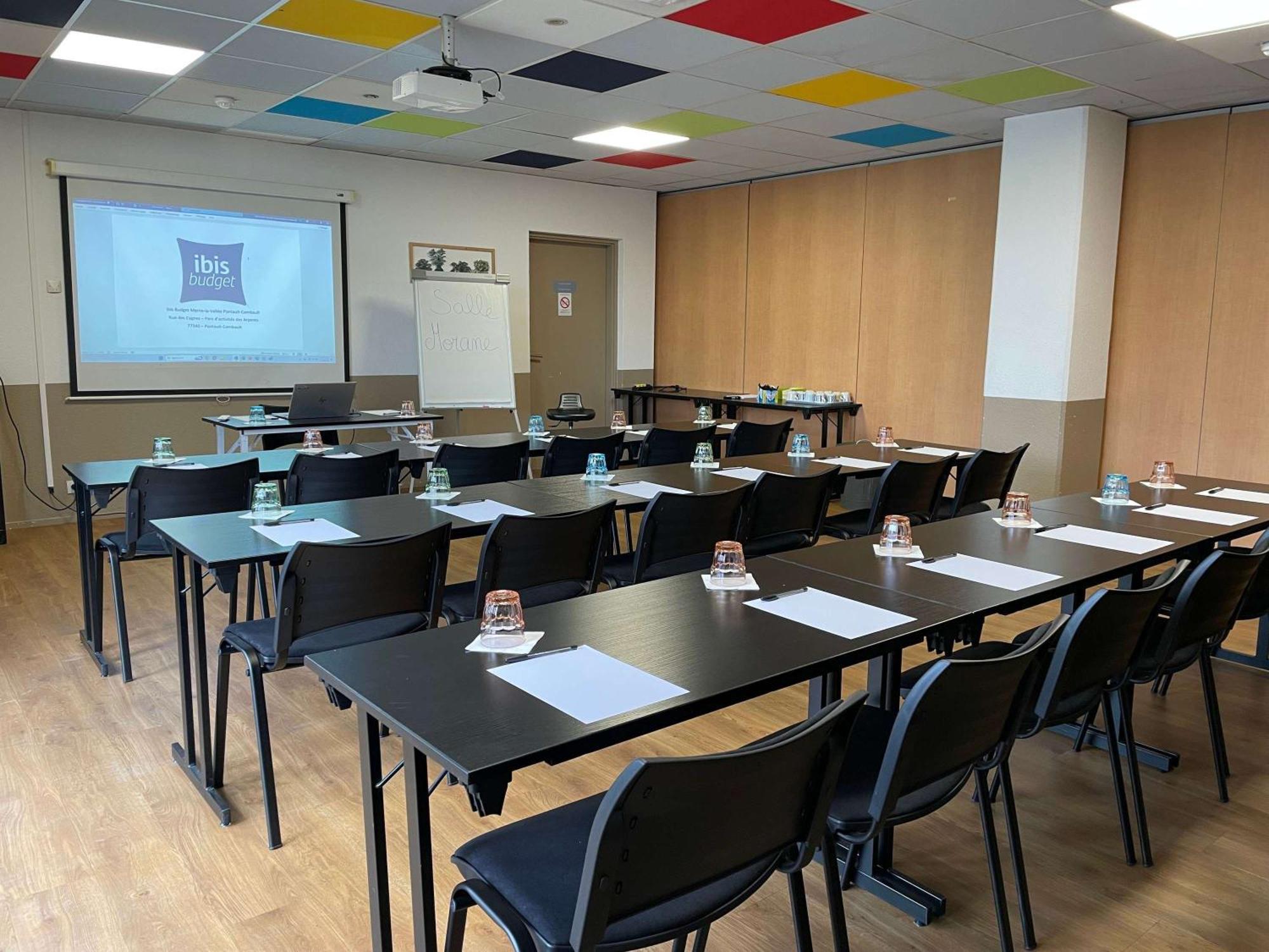 Ibis Budget Marne La Vallee Pontault Combault Экстерьер фото