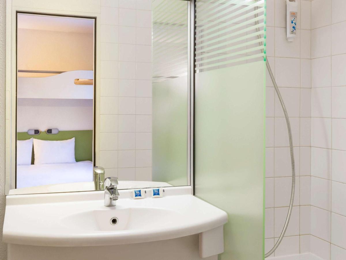 Ibis Budget Marne La Vallee Pontault Combault Экстерьер фото